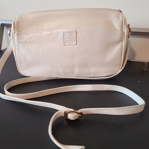 Amanda Smith Handbags - Amanda Smith Small White Leather Purse